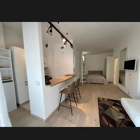 Apartament Monolocale San Giovanni Con Balcone A 50 M Dalla Metro