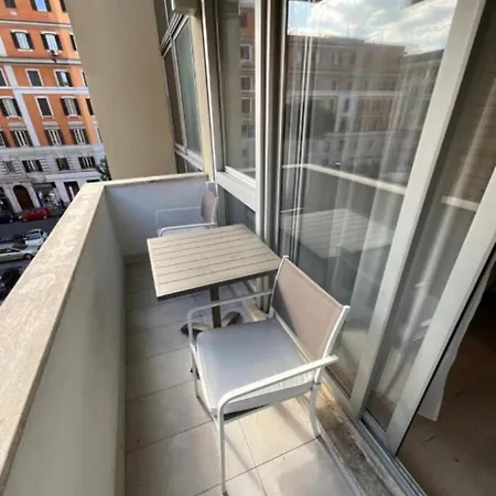 Apartament Monolocale San Giovanni Con Balcone A 50 M Dalla Metro *