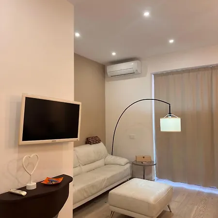 Monolocale San Giovanni Con Balcone A 50 M Dalla Metro *
