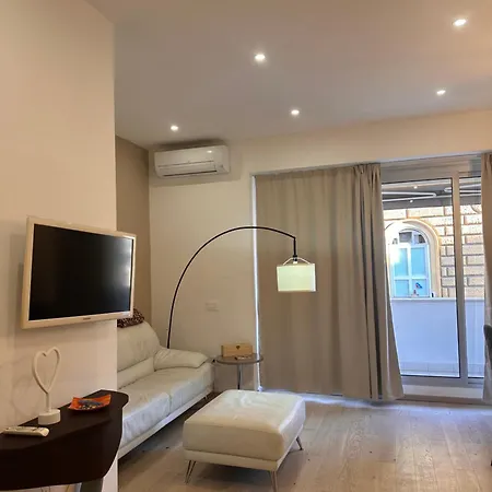 Daire Monolocale San Giovanni Con Balcone A 50 M Dalla Metro Roma